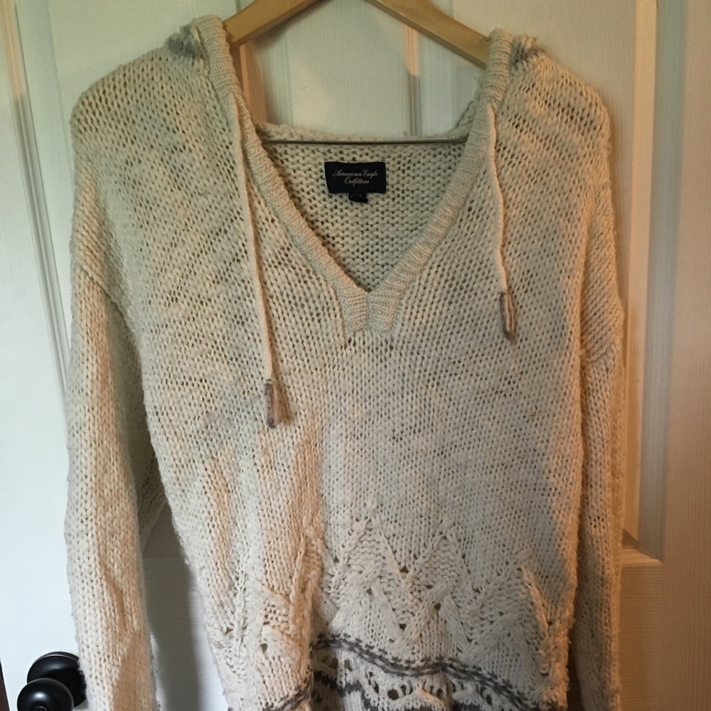 6 FOR $25 American Eagle Outfitters sweater
